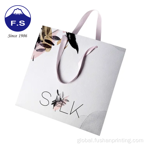 Custom Printing Gift Bag Custom Printing Recyclable Shopping Paper Handle Gift Bag Supplier